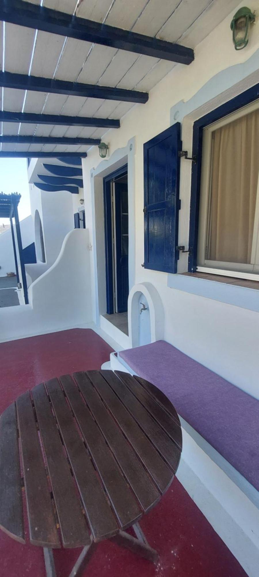 Ο Μπαξεσ Lägenhet Livadi  Exteriör bild